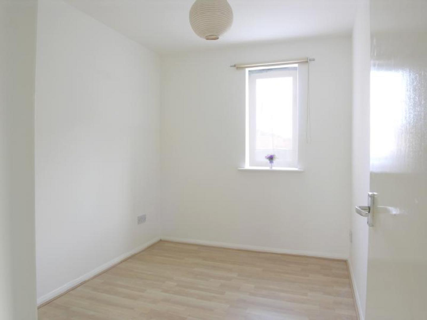 			2 Bedroom, 1 bath, 1 reception Flat			 Draycott Close, CRICKLEWOOD